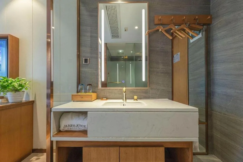 James Joyce Coffetel Hefei University of Technology