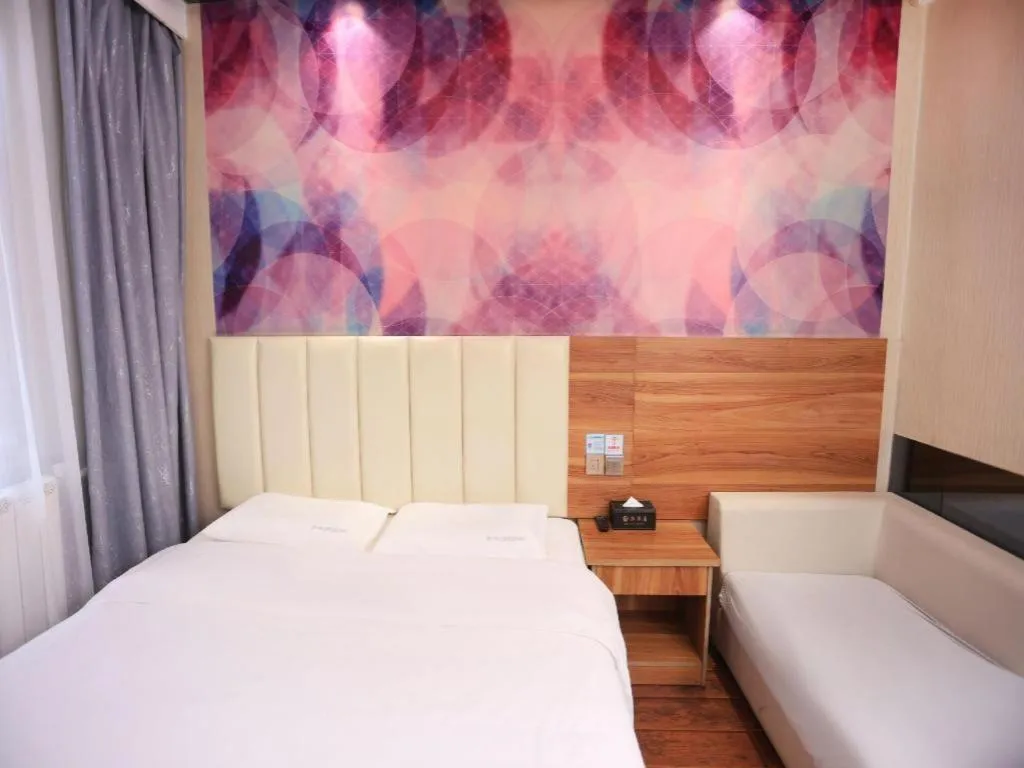 Bed in PAI Hotel Huayin Huashan Mountain Scenic Spot Ancient Street