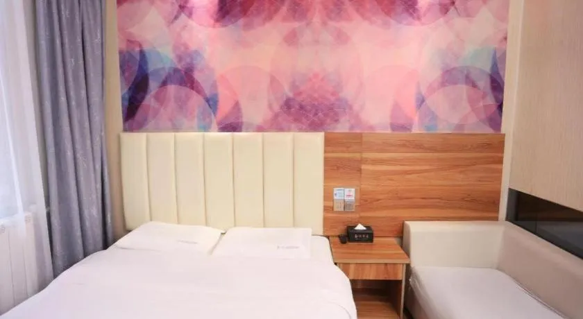 Bed in PAI Hotel Huayin Huashan Mountain Scenic Spot Ancient Street