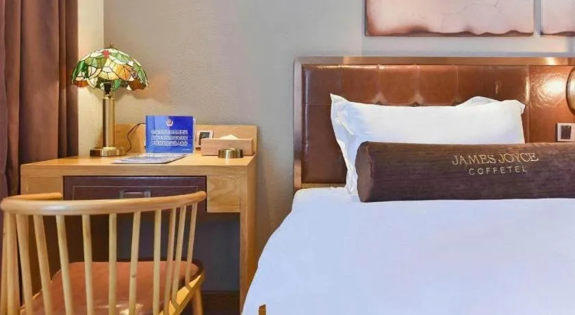 Bed in James Joyce Coffetel Beijing South Station Guang'anmen You'an Hospital