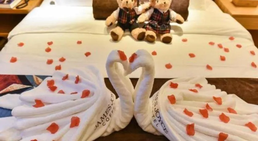 Bed in James Joyce Coffetel Beijing South Station Guang'anmen You'an Hospital