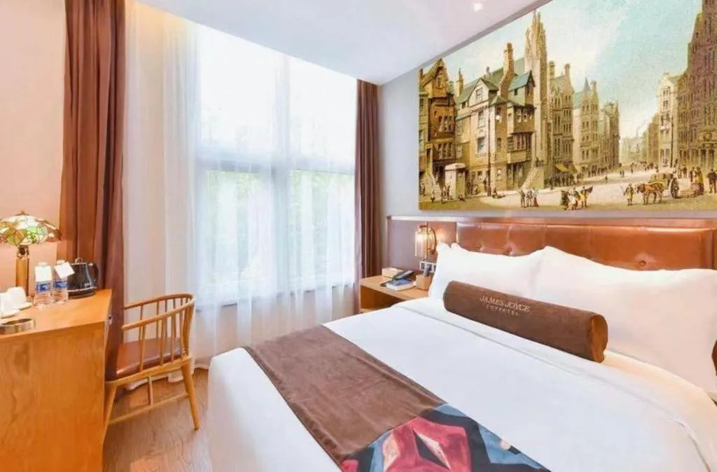 Bed in James Joyce Coffetel Beijing South Station Guang'anmen You'an Hospital