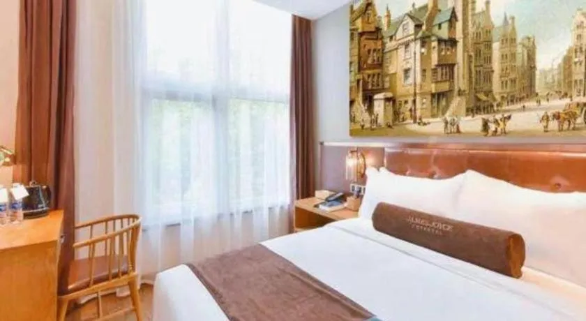 Bed in James Joyce Coffetel Beijing South Station Guang'anmen You'an Hospital