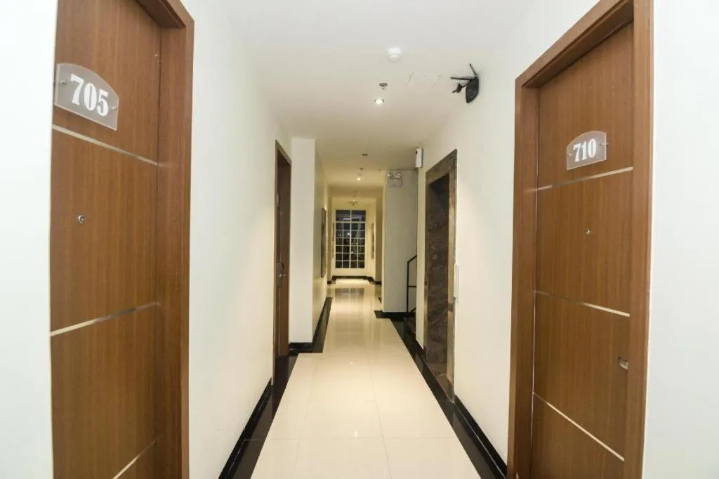 Capital O 1432 Blitz Hotel