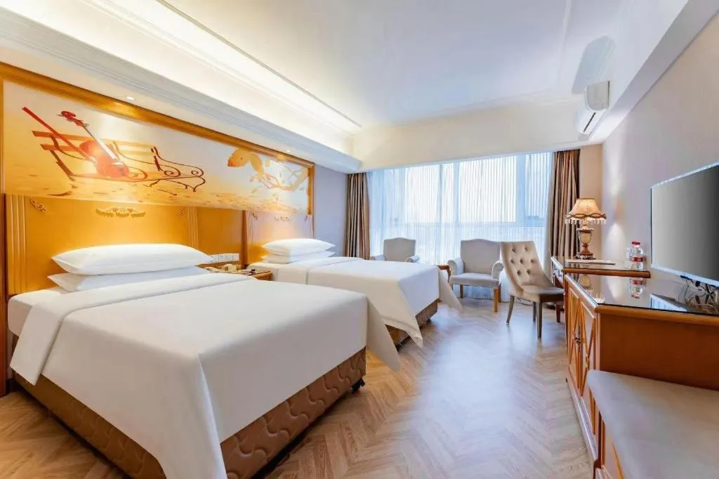 Bed in Vienna Hotel Inner Mongolia Hohhot Railway Station Gongzhufu Metro Station