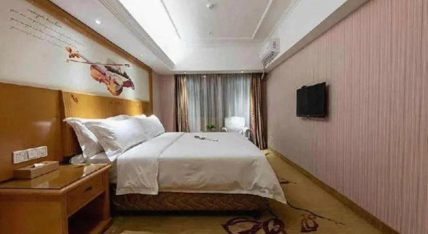 Bed in Vienna Hotel Inner Mongolia Hohhot Railway Station Gongzhufu Metro Station