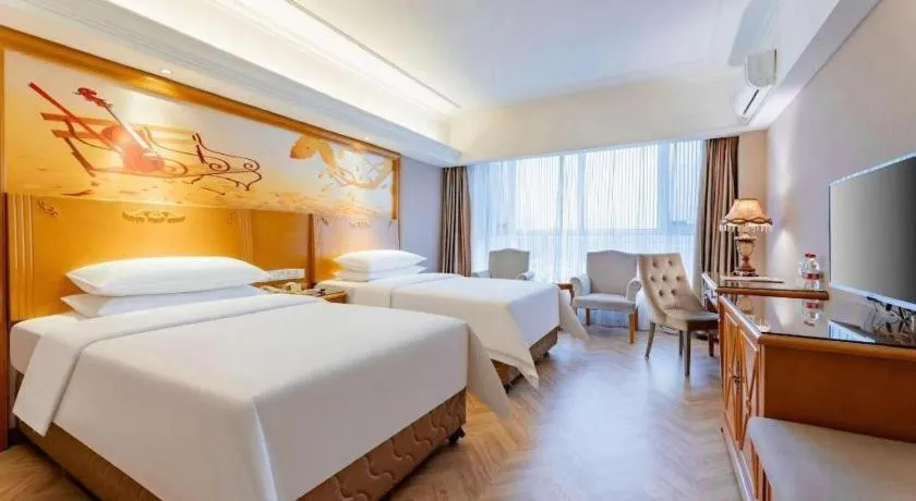 Bed in Vienna Hotel Inner Mongolia Hohhot Railway Station Gongzhufu Metro Station