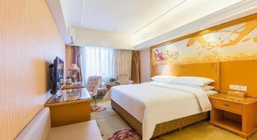 Bed in Vienna Hotel Inner Mongolia Hohhot Railway Station Gongzhufu Metro Station