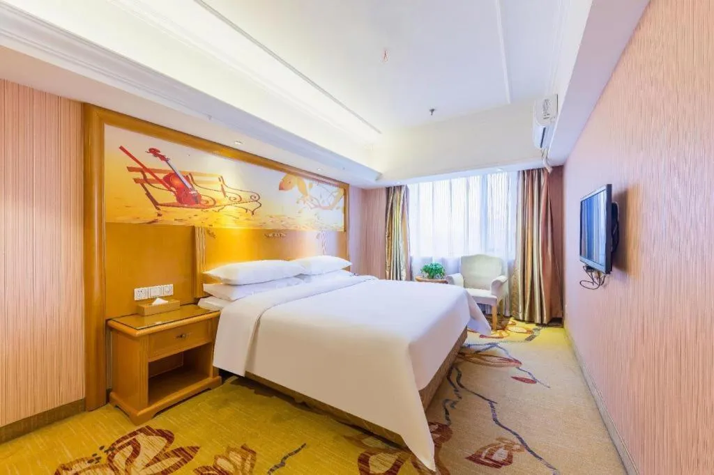 Bed in Vienna Hotel Inner Mongolia Hohhot Railway Station Gongzhufu Metro Station