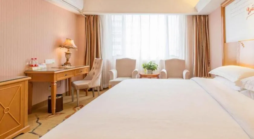 Bed in Vienna Hotel Inner Mongolia Hohhot Railway Station Gongzhufu Metro Station