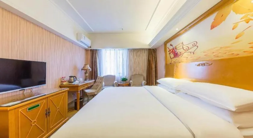 Bed in Vienna Hotel Inner Mongolia Hohhot Railway Station Gongzhufu Metro Station