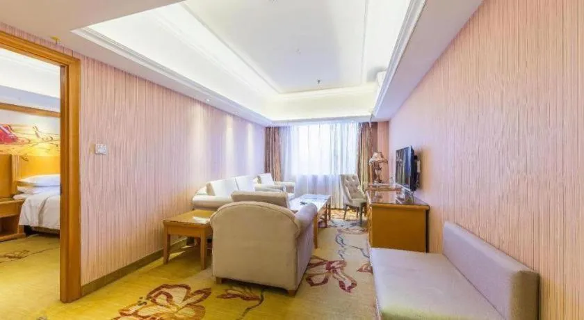 Bed in Vienna Hotel Inner Mongolia Hohhot Railway Station Gongzhufu Metro Station