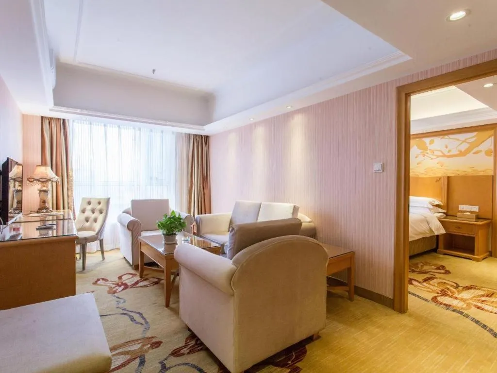 Bed in Vienna Hotel Inner Mongolia Hohhot Railway Station Gongzhufu Metro Station