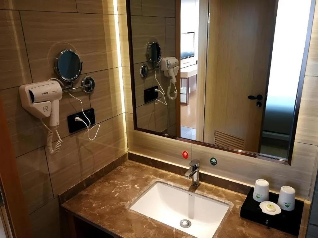 GreenTree Inn Tongling City ZonGYAng County Qishan Road People's Hospital