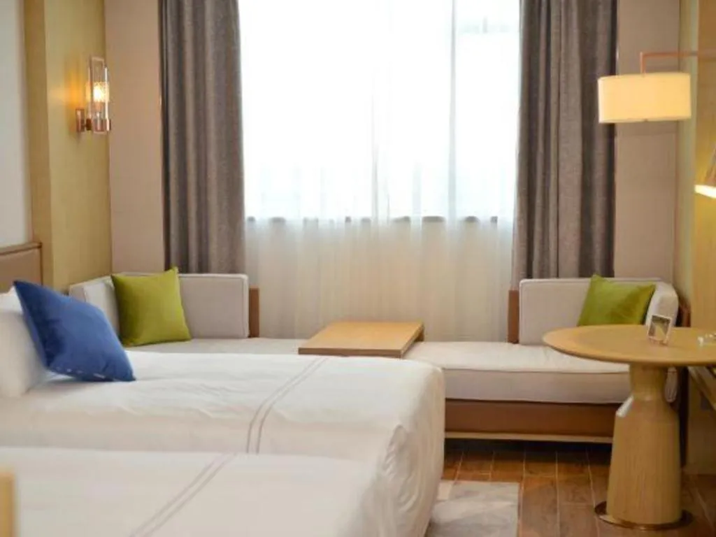 Bed in AUGUSTINE HOTEL