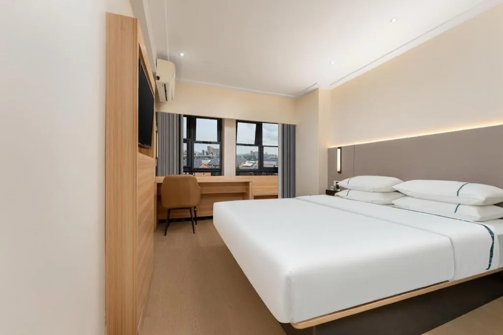 Bed in City Comfort Inn Wuhan Guanggu Minzhu Avenue NO.1 Middle School Affiliated to CCNU