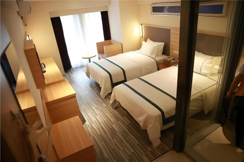 Bed in City Comfort Inn Wuhan Guanggu Minzhu Avenue NO.1 Middle School Affiliated to CCNU