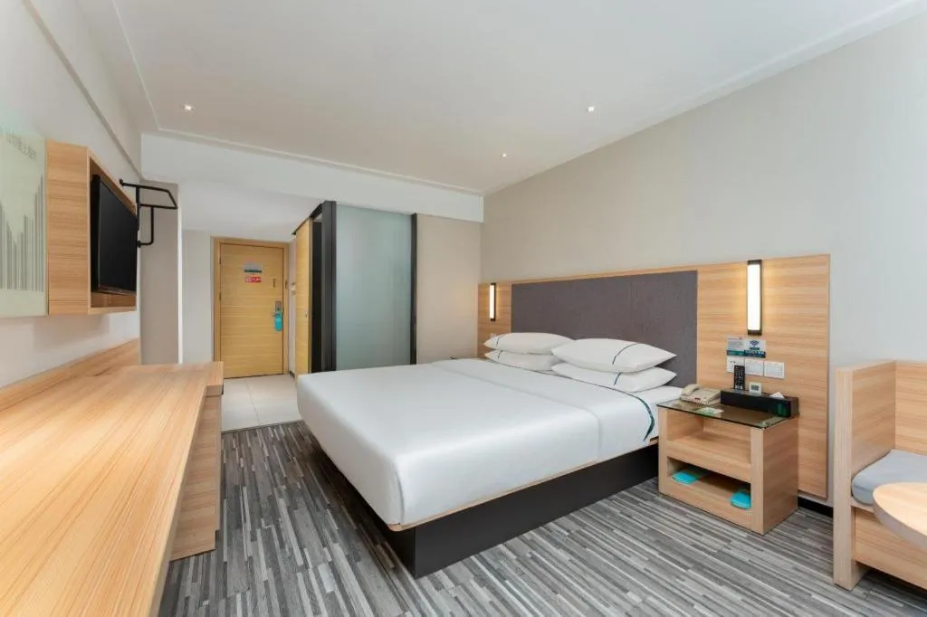Bed in City Comfort Inn Wuhan Guanggu Minzhu Avenue NO.1 Middle School Affiliated to CCNU