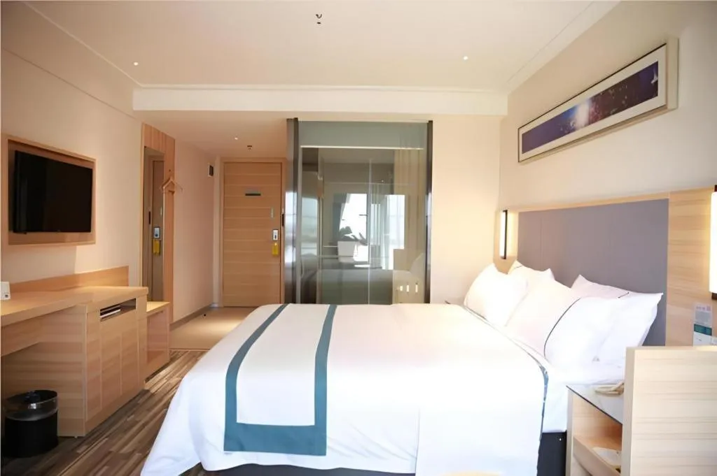 Bed in City Comfort Inn Wuhan Guanggu Minzhu Avenue NO.1 Middle School Affiliated to CCNU