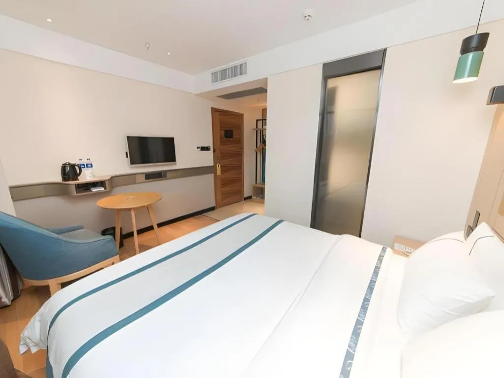 Bed in City Comfort Inn Guangzhou Panyu Qiaonan Aoyuan Plaza