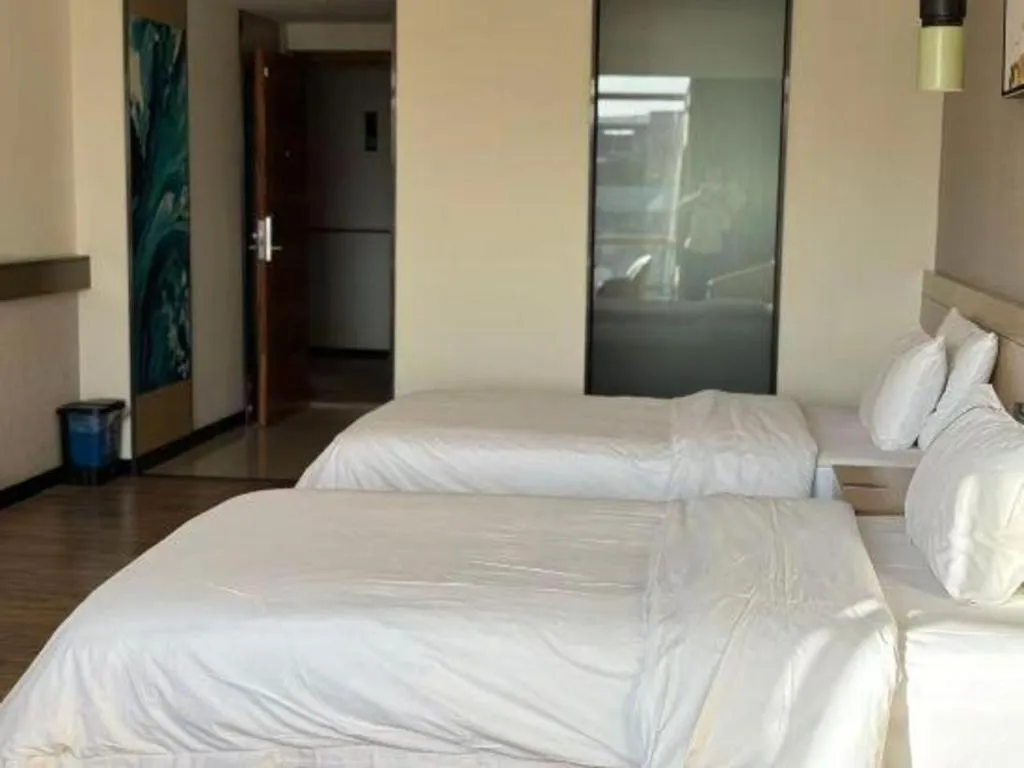 Bed in City Comfort Inn Guangzhou Panyu Qiaonan Aoyuan Plaza