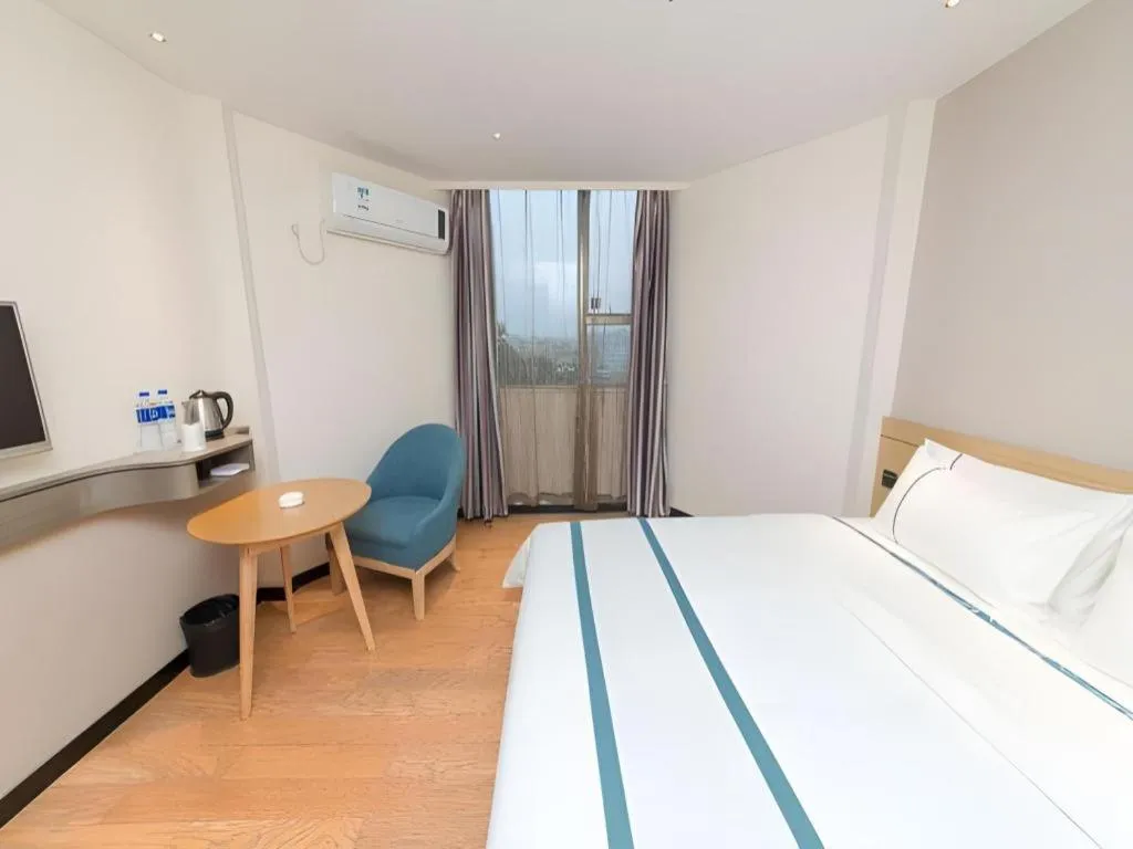 Bed in City Comfort Inn Guangzhou Panyu Qiaonan Aoyuan Plaza