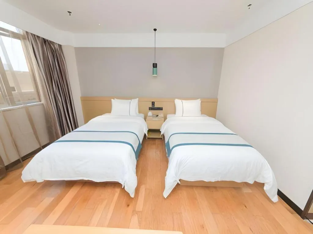 Bed in City Comfort Inn Guangzhou Panyu Qiaonan Aoyuan Plaza