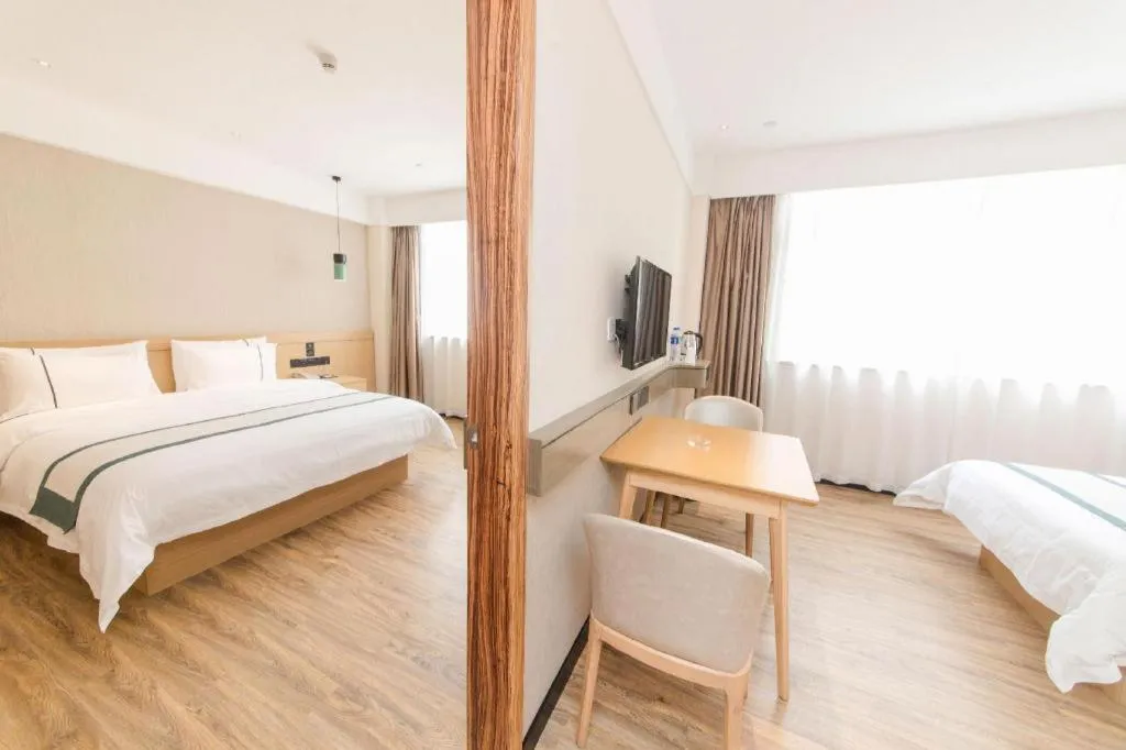 Bed in City Comfort Inn Guangzhou Panyu Qiaonan Aoyuan Plaza