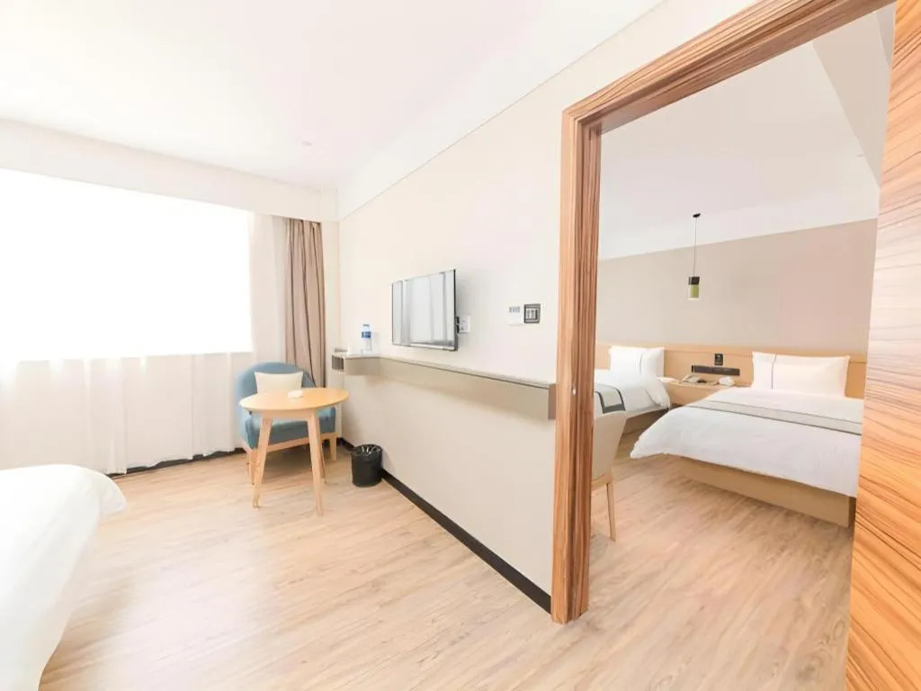 Bed in City Comfort Inn Guangzhou Panyu Qiaonan Aoyuan Plaza