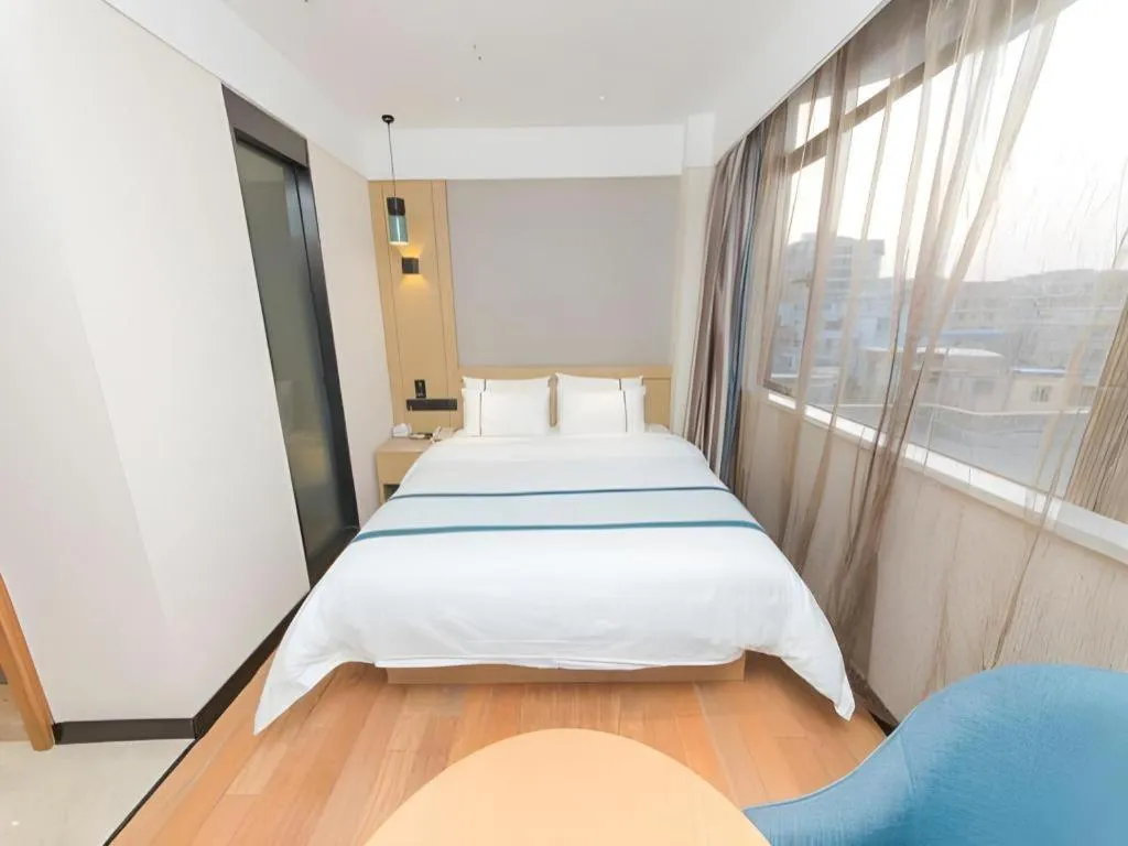 Bed in City Comfort Inn Guangzhou Panyu Qiaonan Aoyuan Plaza