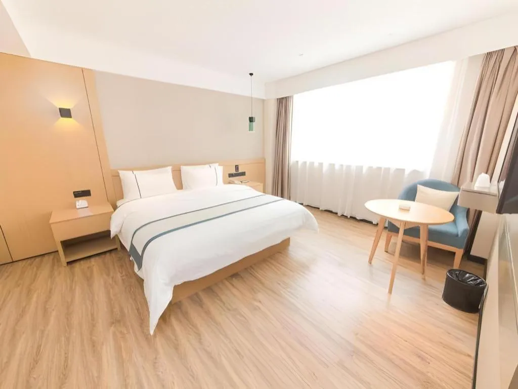 Bed in City Comfort Inn Guangzhou Panyu Qiaonan Aoyuan Plaza