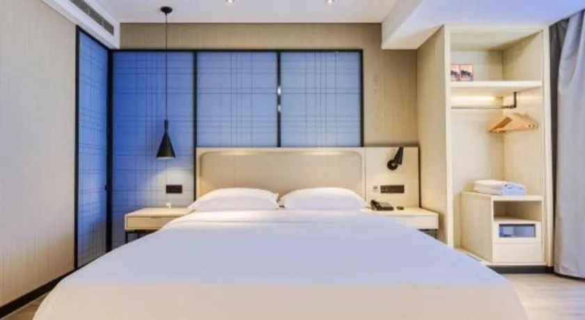 Bed in Echarm Hotel Aegean Shopping Park Zhonghuan Plaza