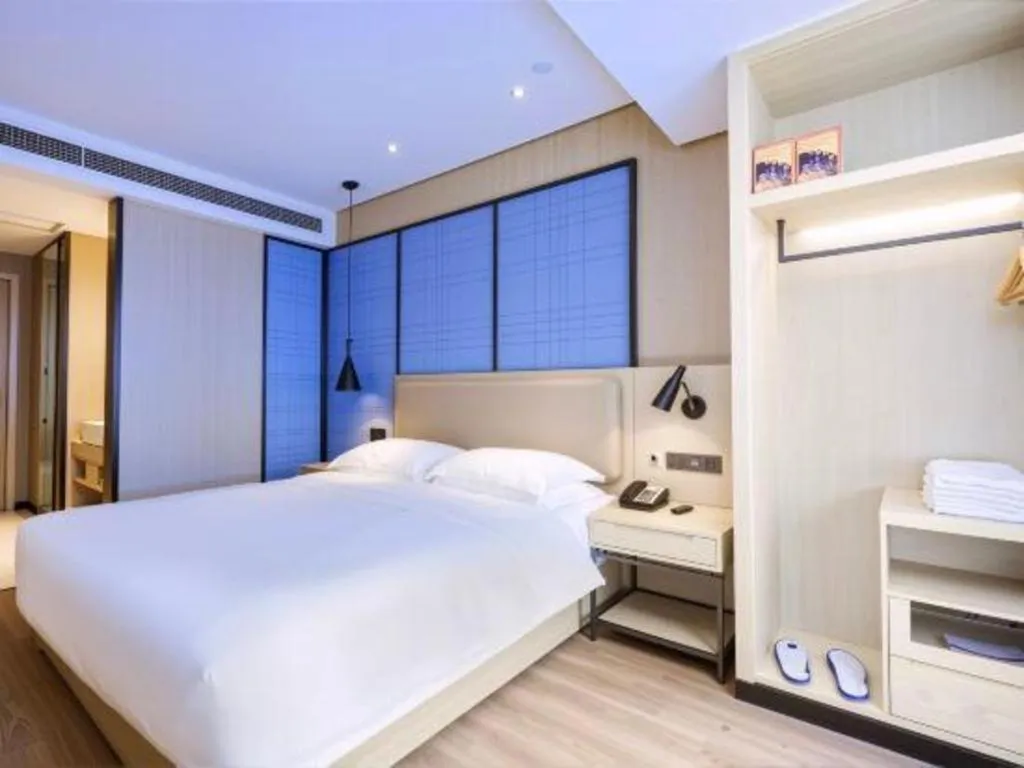 Bed in Echarm Hotel Aegean Shopping Park Zhonghuan Plaza