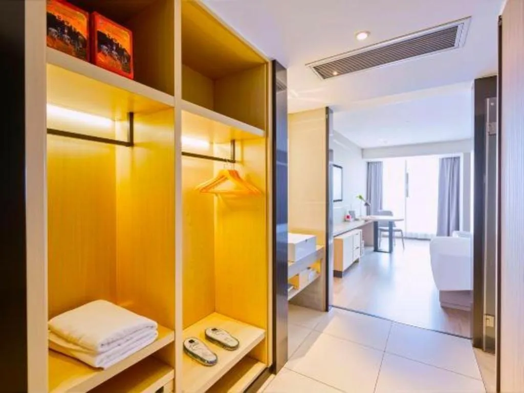 Bed in Echarm Hotel Aegean Shopping Park Zhonghuan Plaza