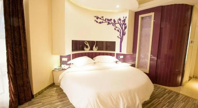 Bed in City Comfort Inn Wuhan Ikea