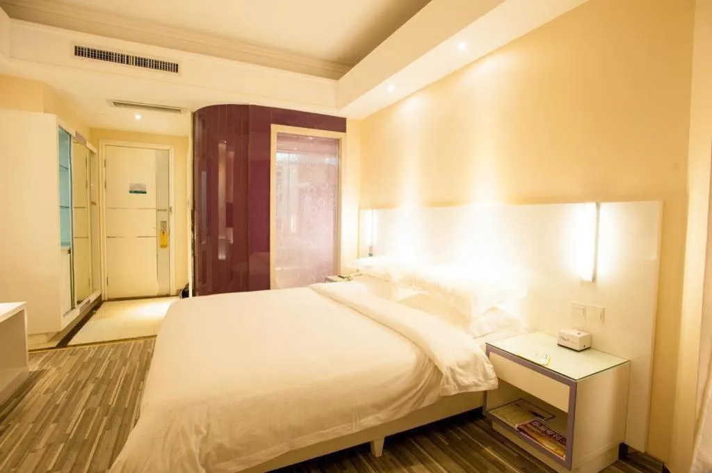 Bed in City Comfort Inn Wuhan Ikea