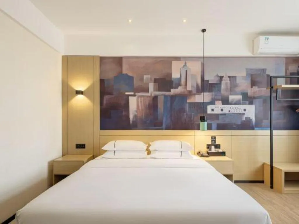 Bed in City Comfort Inn Wuhan Ikea