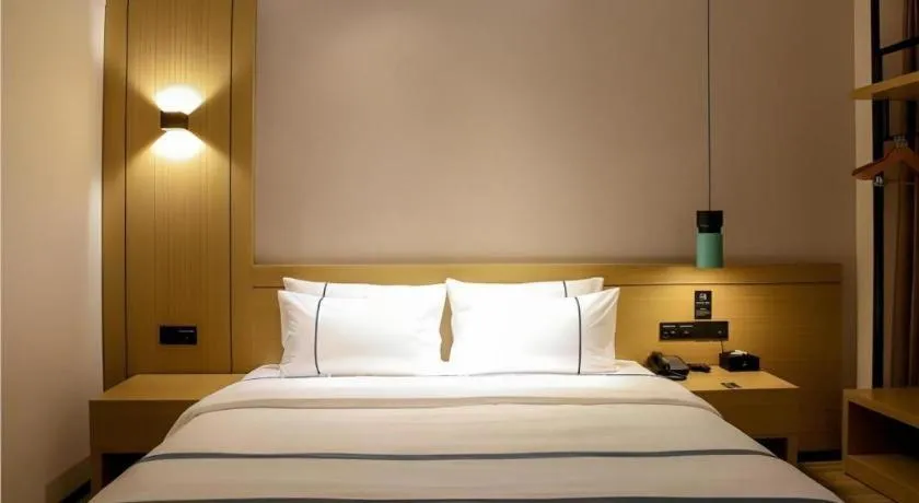 Bed in City Comfort Inn Wuhan Ikea
