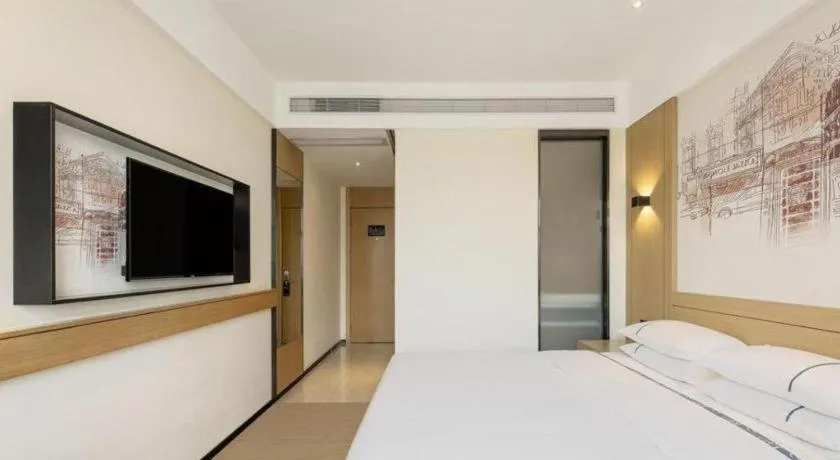 Bed in City Comfort Inn Wuhan Ikea