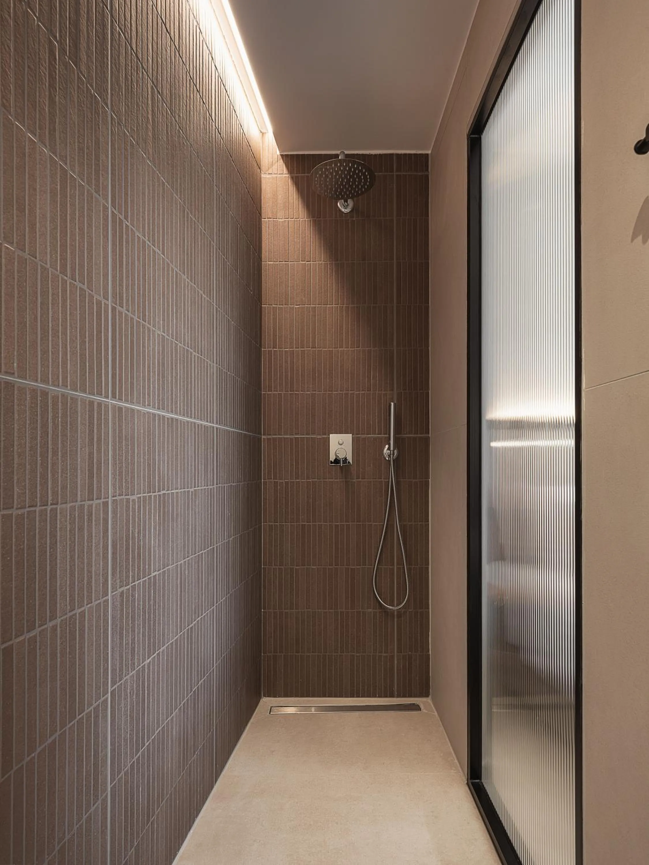 Shower in Copal Simple Staying