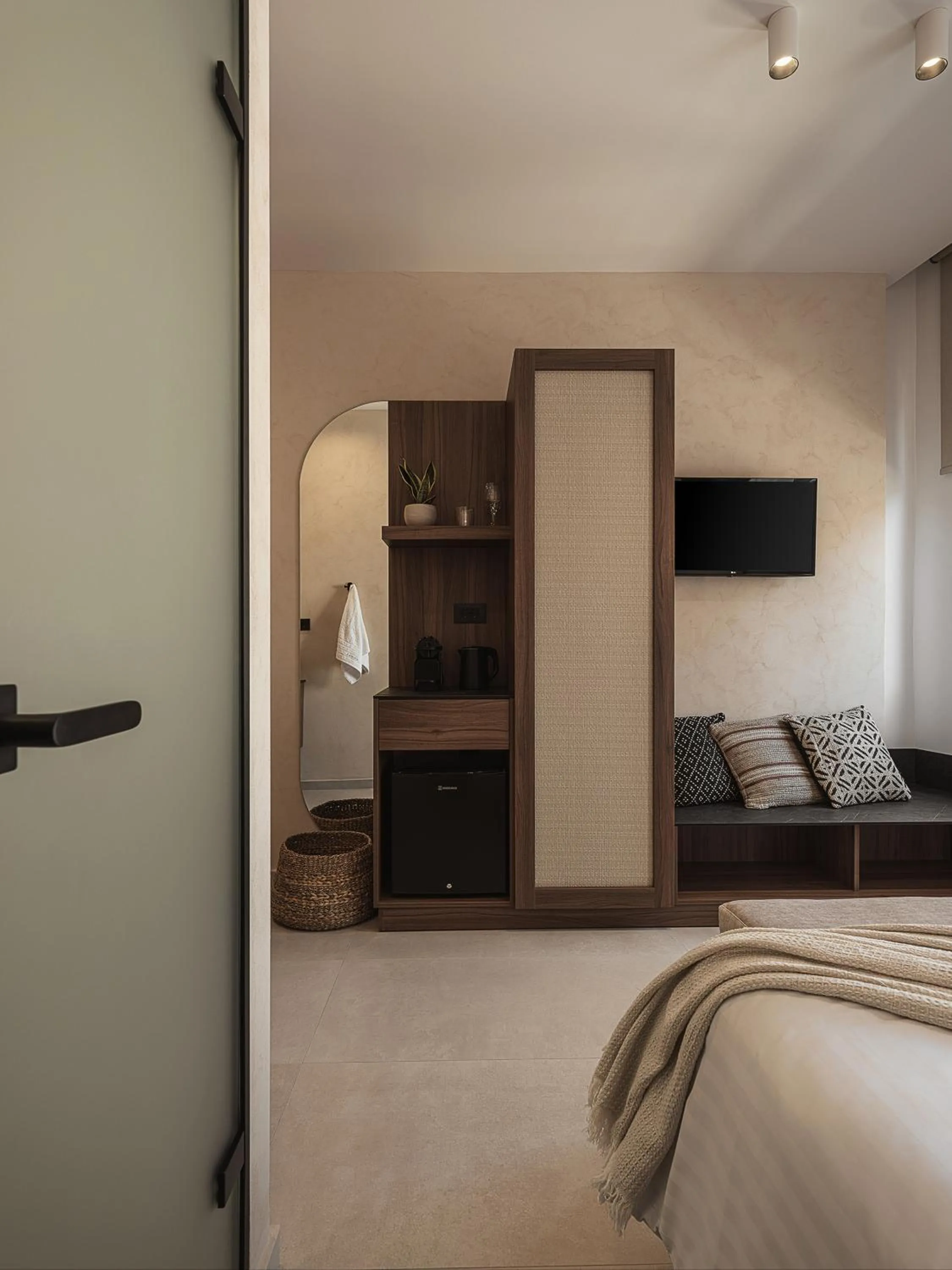 Seating area, Bed in Copal Simple Staying