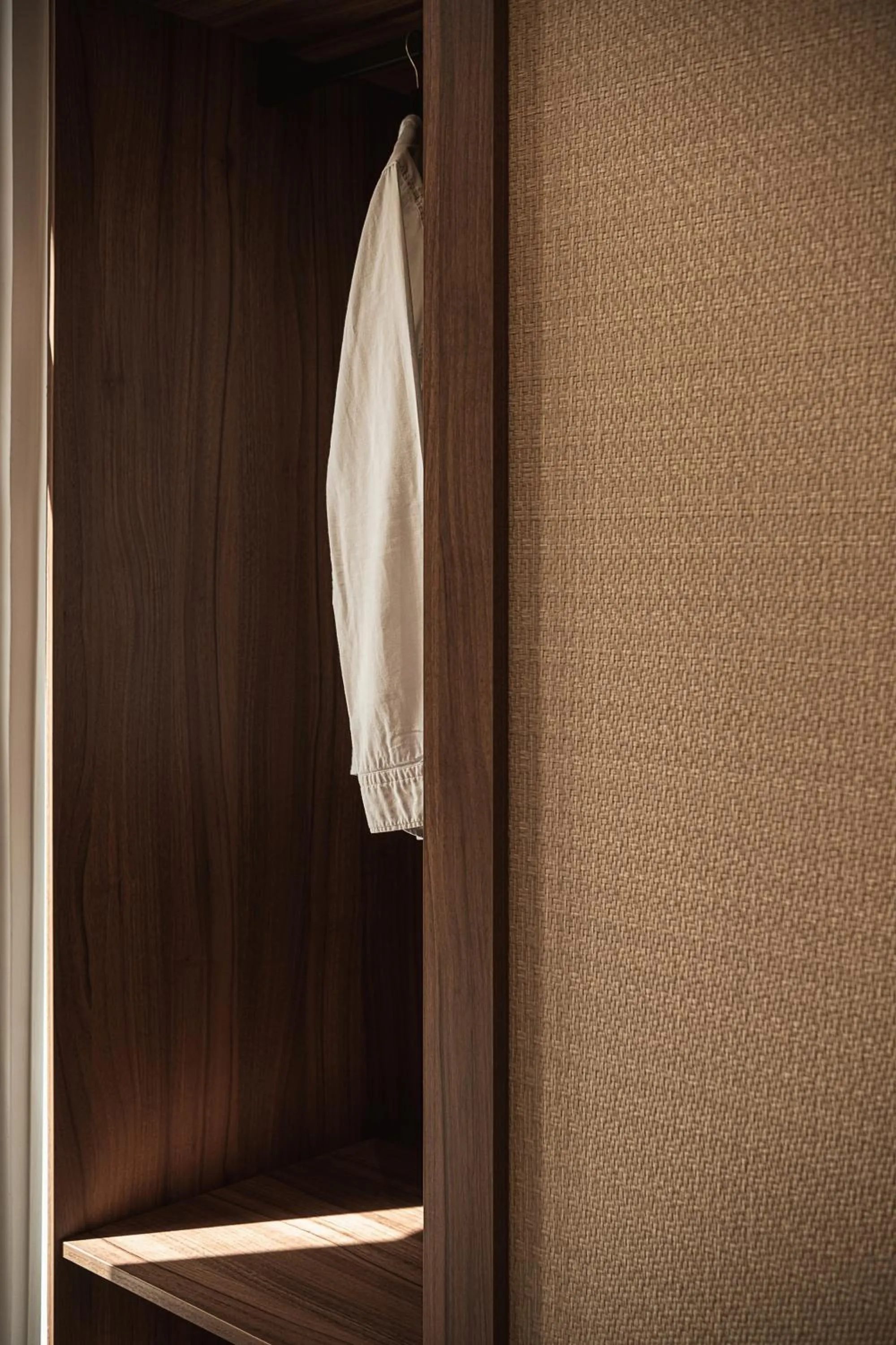 wardrobe in Copal Simple Staying