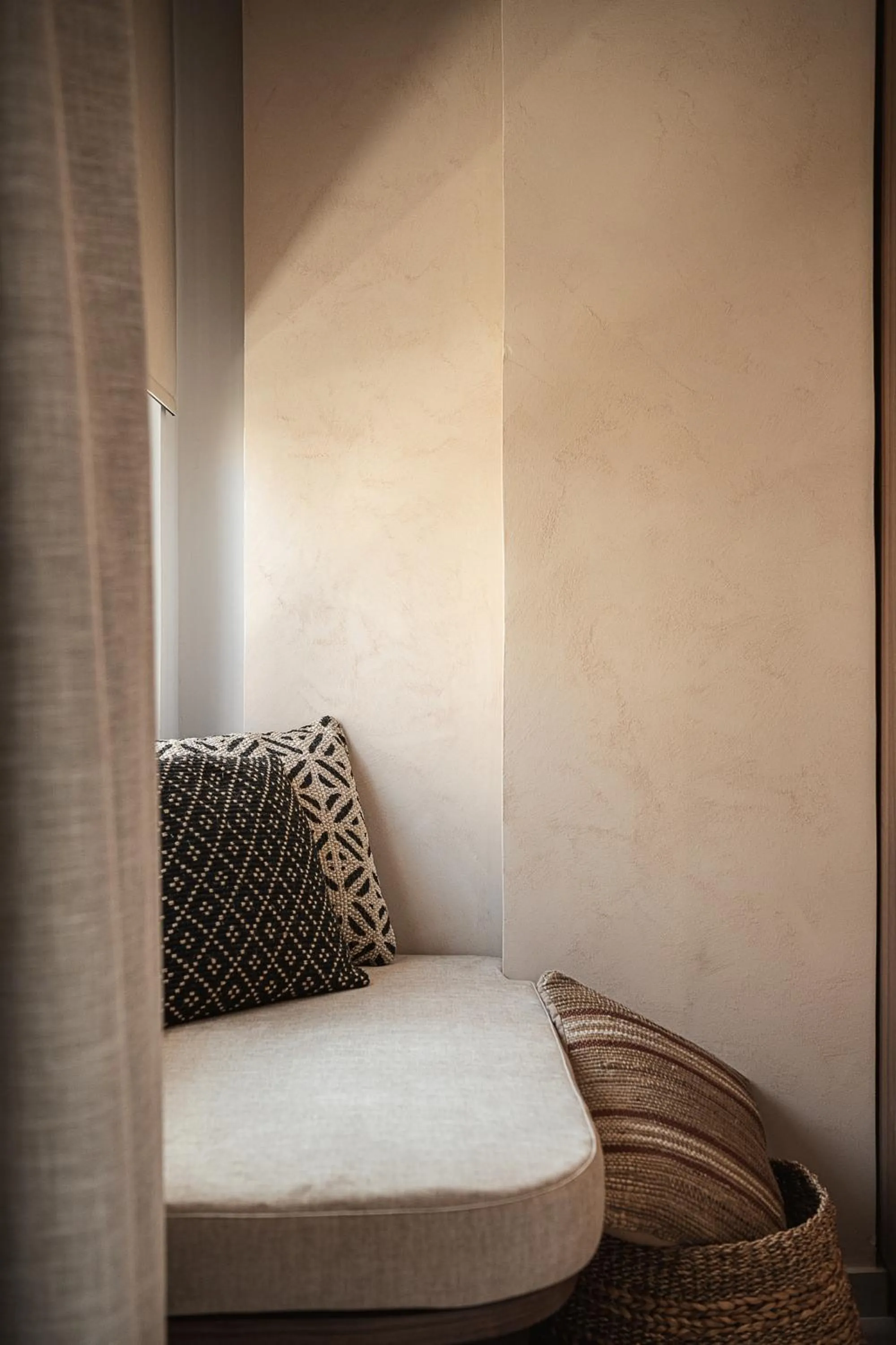 Decorative detail, Bed in Copal Simple Staying