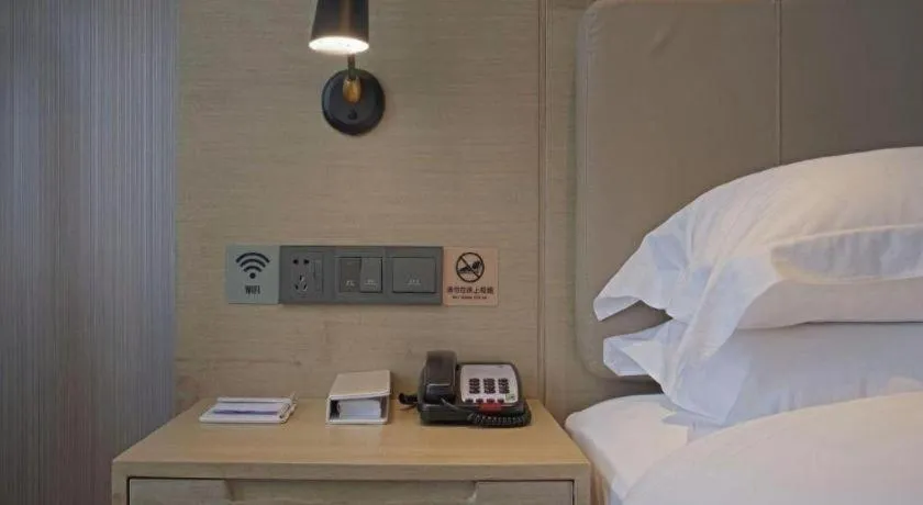 Bed in Echarm Hotel Guangzhou Changlong Shiqiao Metro Station