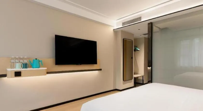 Bed in City Comfort Inn Wuhan Jinyinhu Garden Expo Park