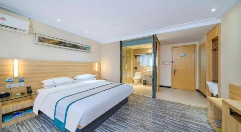 Bed in City Comfort Inn Wuhan Jinyinhu Garden Expo Park