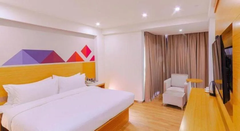 Bed in Borrman Hotel Zhanjiang Shimao Building High-speed Railway Station
