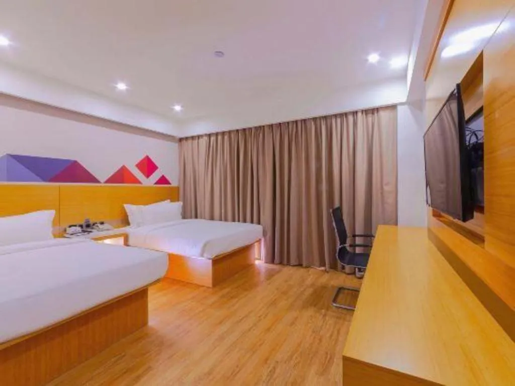 Bed in Borrman Hotel Zhanjiang Shimao Building High-speed Railway Station