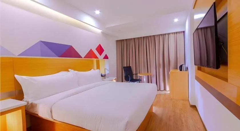 Bed in Borrman Hotel Zhanjiang Shimao Building High-speed Railway Station