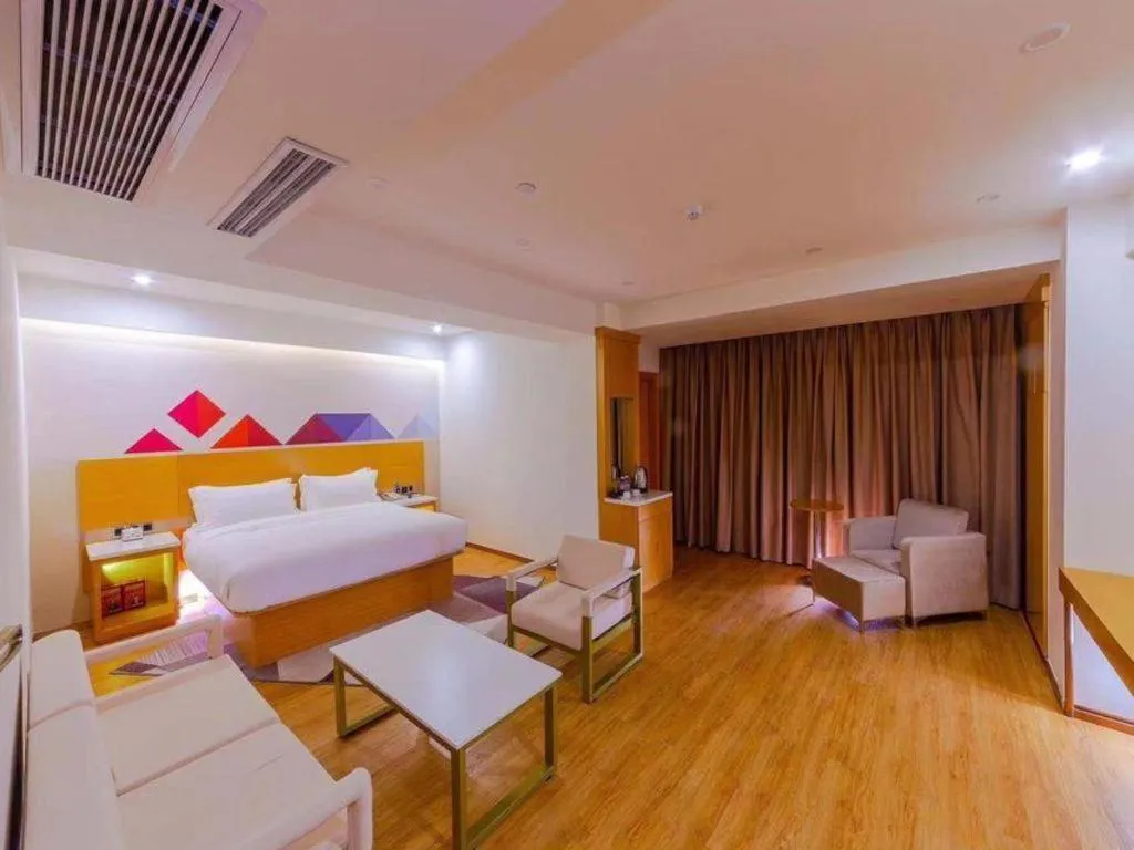 Bed in Borrman Hotel Zhanjiang Shimao Building High-speed Railway Station